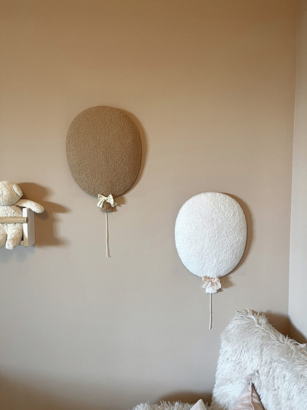 Bouclé balloon wall deco