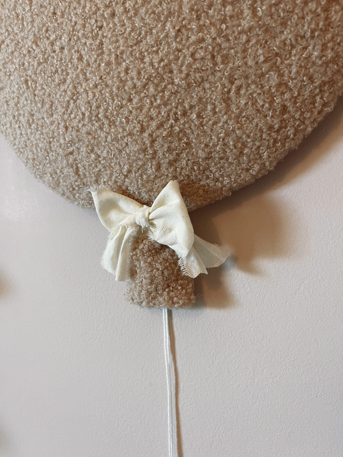 Bouclé balloon wall deco